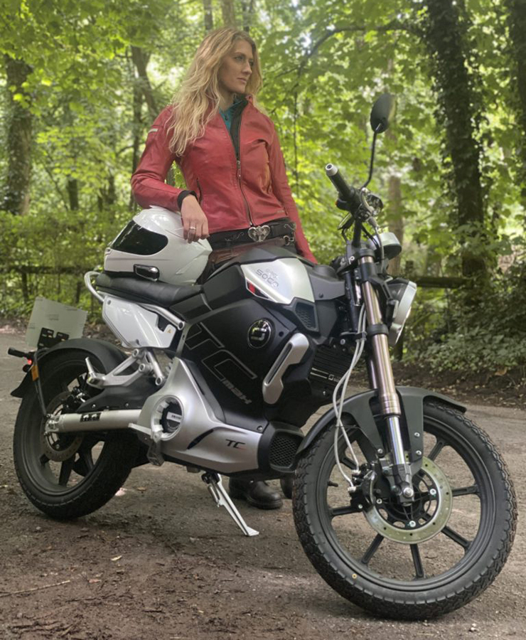 The girl on a bike - super soco TC Max - THE PACK - Electric Motorcycles News