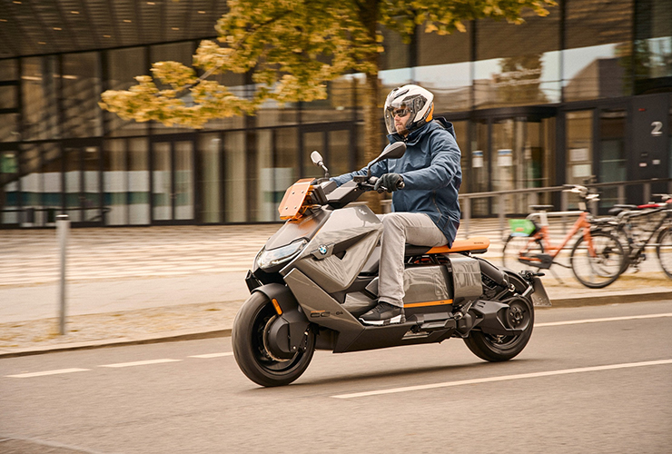 BMW CE04 - THE PACK - Electric Motorcycles News