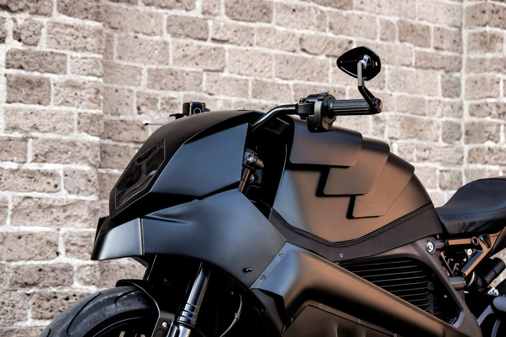 Adonis Moto - El rompedor de reglas - EL PAQUETE - Noticias de motos eléctricas