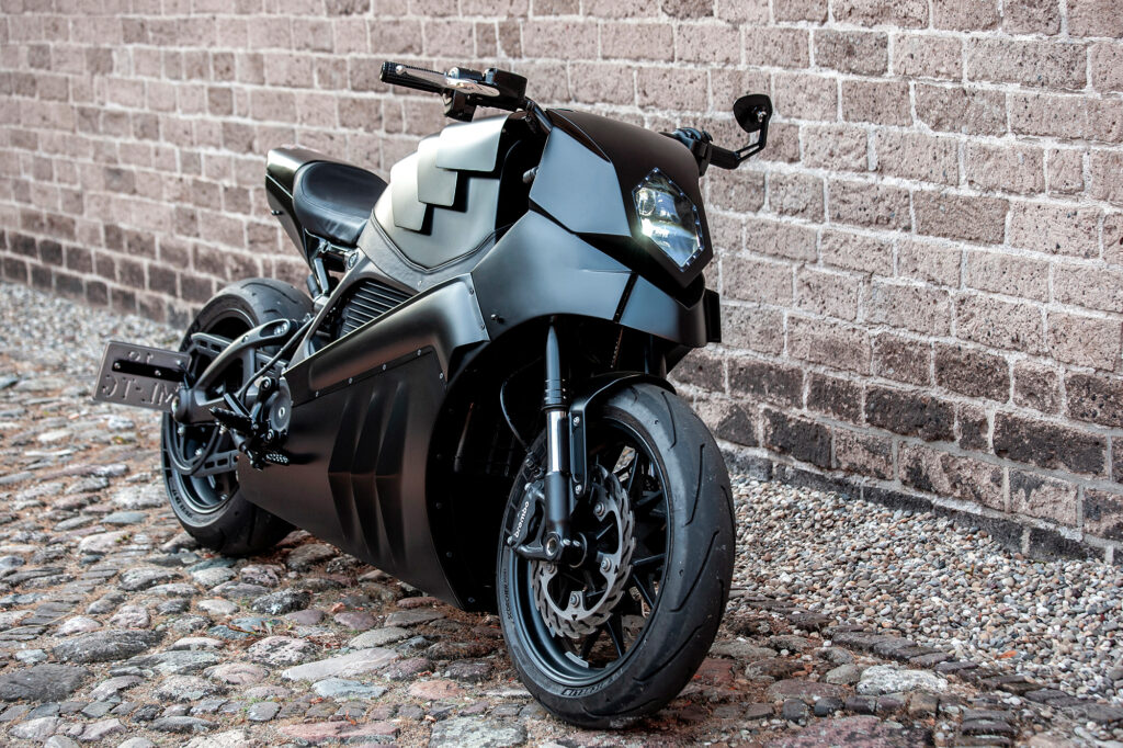 Adonis Moto - El rompedor de reglas - EL PAQUETE - Noticias de motos eléctricas